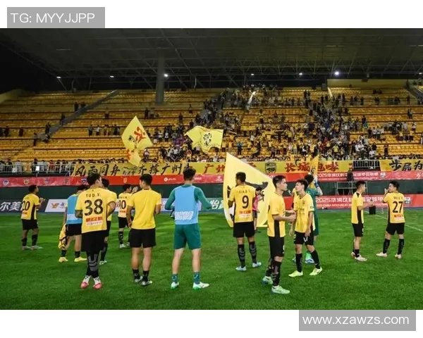 广州足球队配合问题引发热议球迷与专家各抒己见探讨战术调整